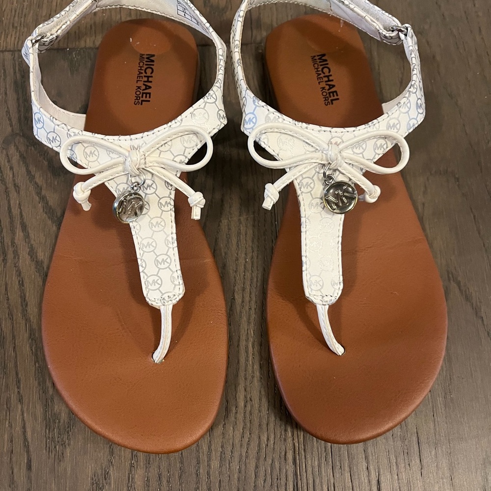 Michael Kors girls authentic sandals sz 4Y retail $250
